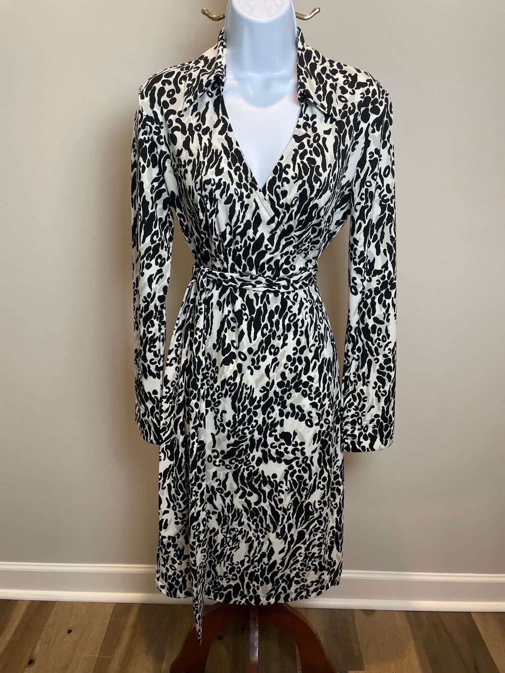Express Size 7/8 Long Sleeve Wrap Dress Black, Gray & White Animal Print